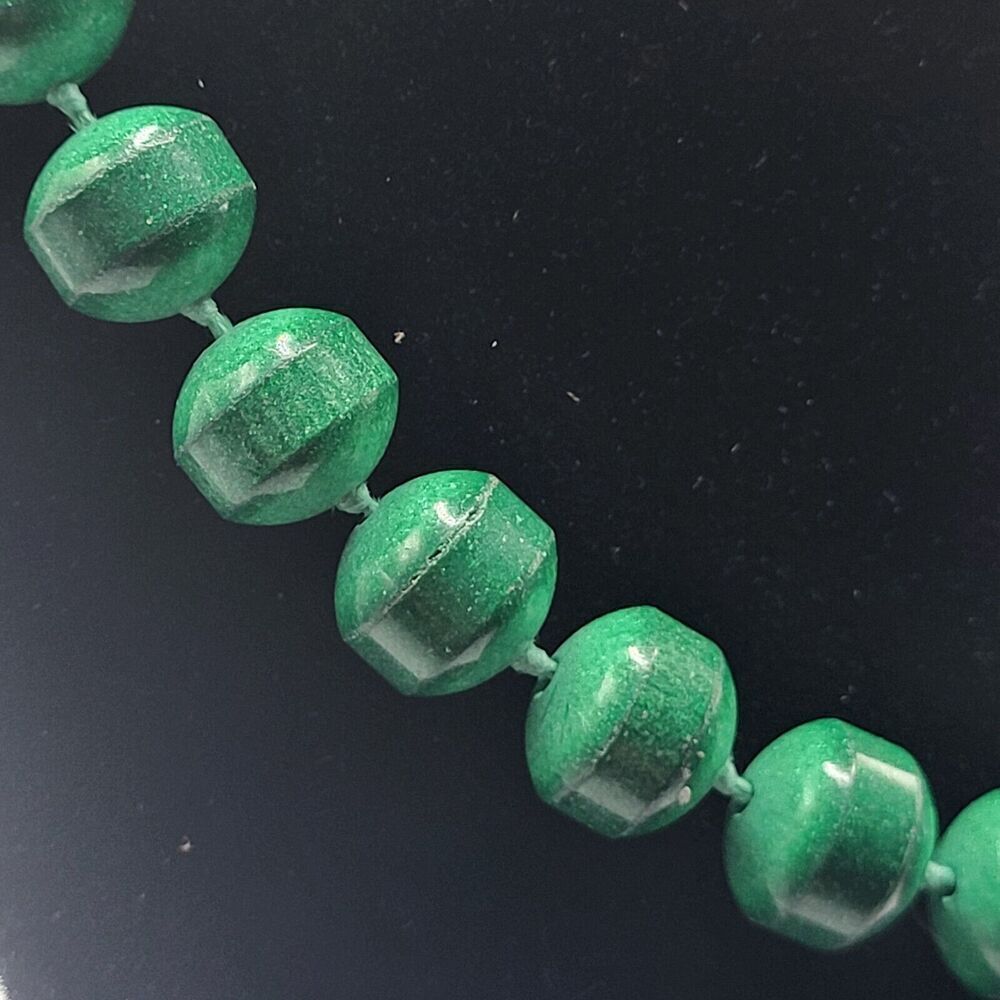 Vintage Marvella Malachite Green Beaded Necklace hook Loop 17.5in